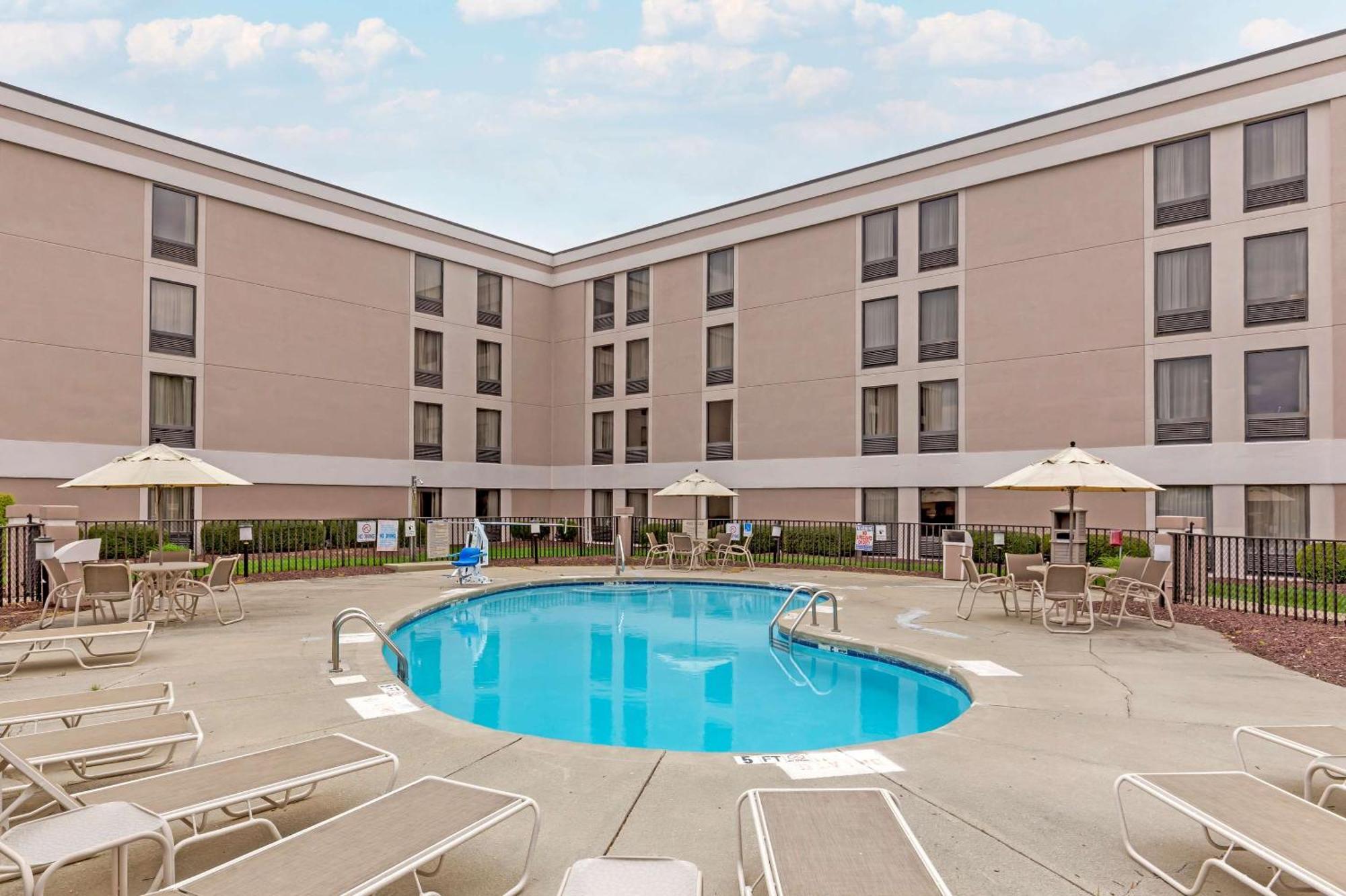 Comfort Inn University Durham - Chapel Hill Екстериор снимка